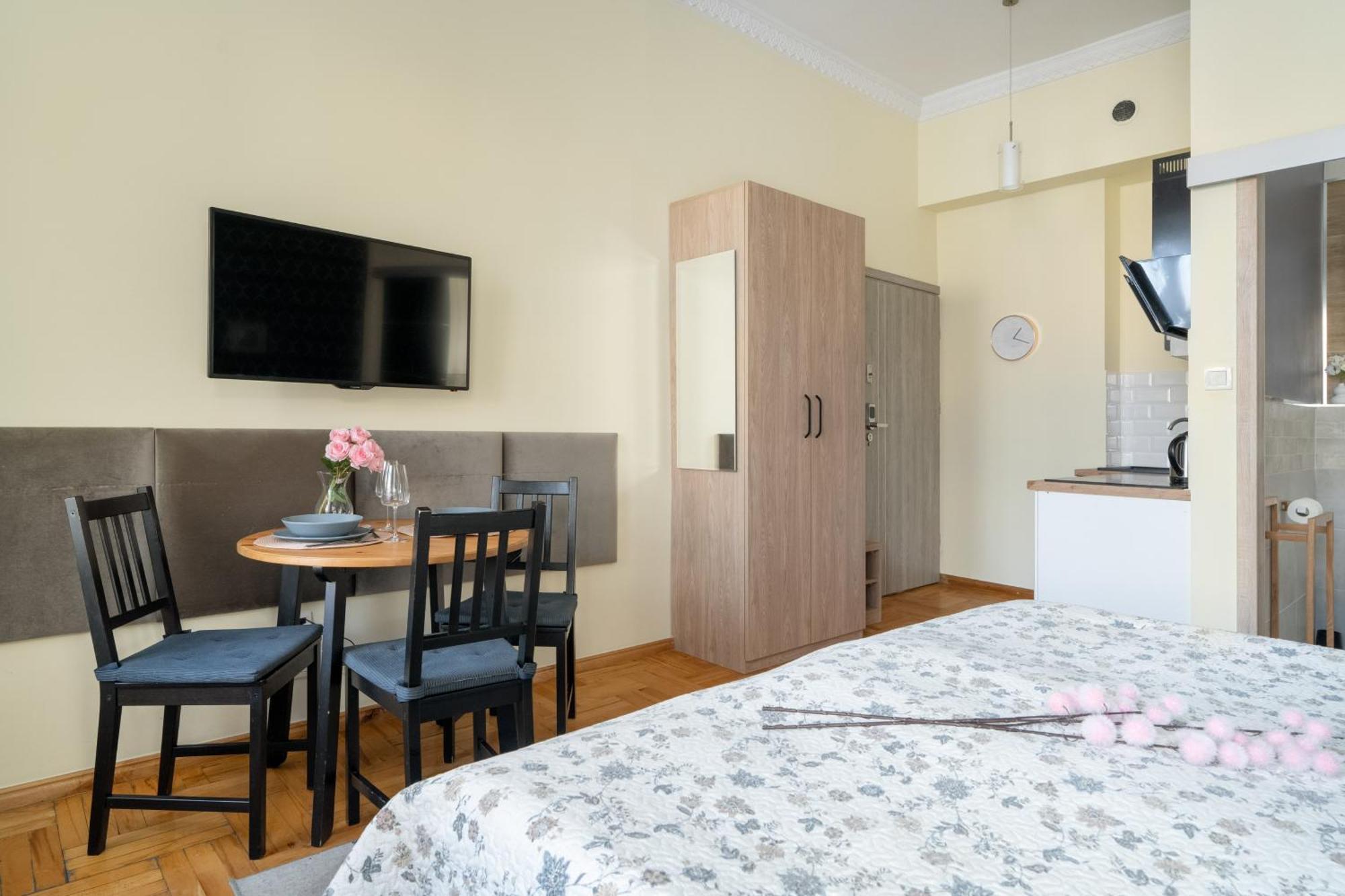Przytulne Studia Very Berry W Poznaniu Blisko Parku By Noclegi Renters Luaran gambar